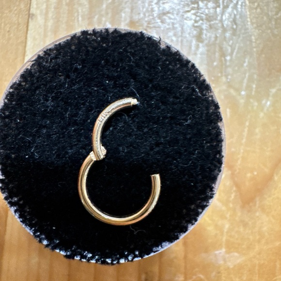 Urban Body Jewelry 7mm 14k Yellow Gold 16G Clicker Seamless Hinged Hoop Earring - Picture 7 of 9